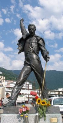 Statue remembering Freddie, in Montreux (Switzerland)